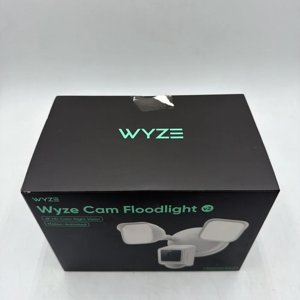 Wyze Cam Floodlight V2 Motion-Activated 2K HD Color Night Vision Camera